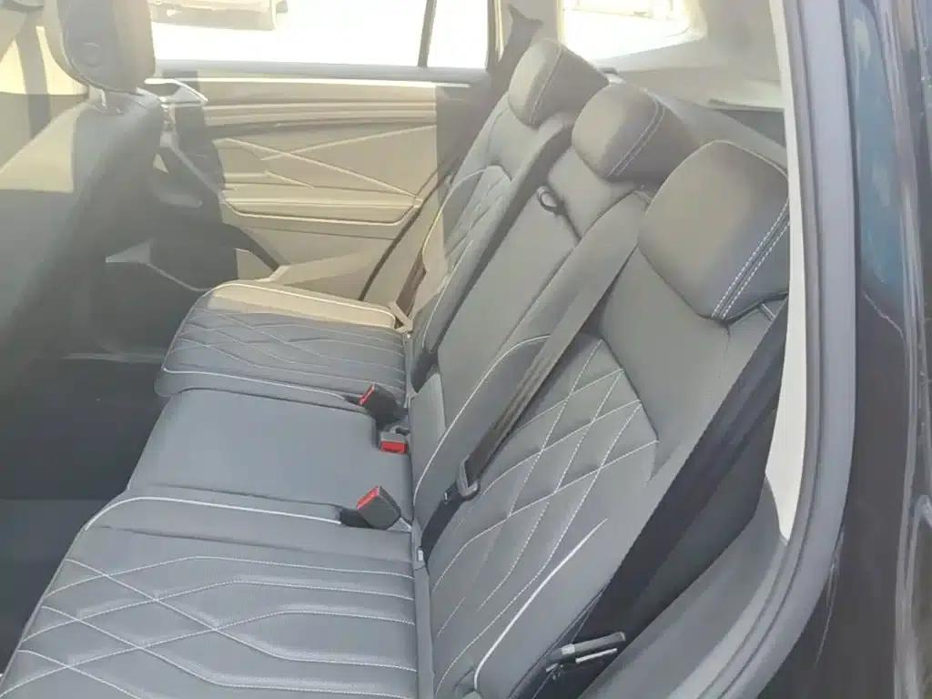 2023 Volkswagen Tiguan L Plug-in Hybrid 430PHEV Premium Edition — миниатюра 17