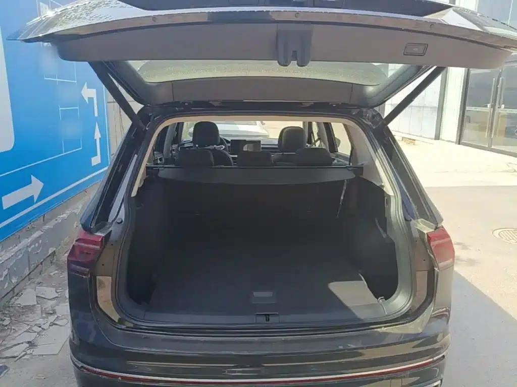 2023 Volkswagen Tiguan L Plug-in Hybrid 430PHEV Premium Edition — миниатюра 19
