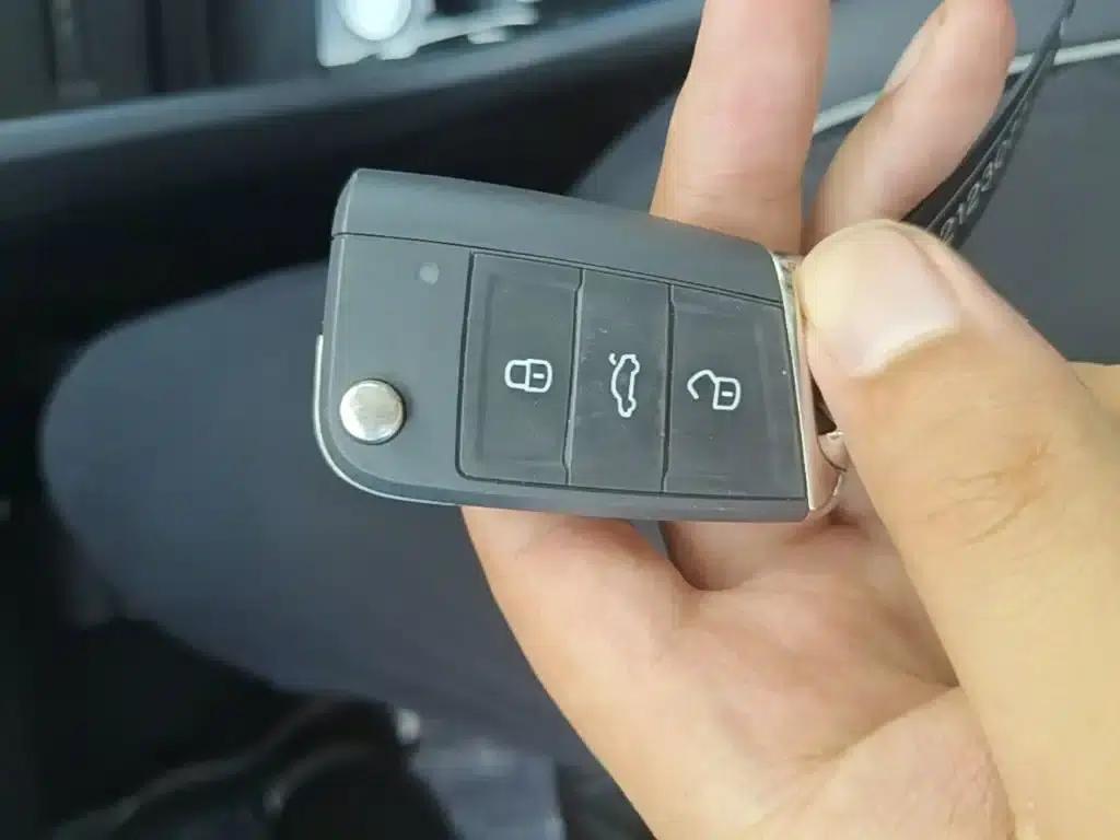 2023 Volkswagen Tiguan L Plug-in Hybrid 430PHEV Premium Edition — миниатюра 9