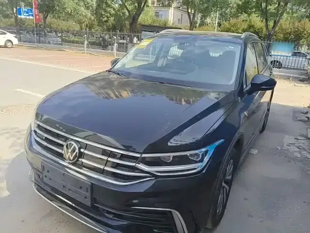 2023 Volkswagen Tiguan L Plug-in Hybrid 430PHEV Premium Edition