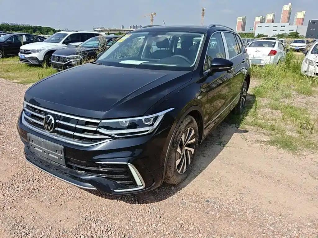 2023 Volkswagen Tiguan L Plug-in Hybrid 430PHEV Premium Edition — миниатюра 1
