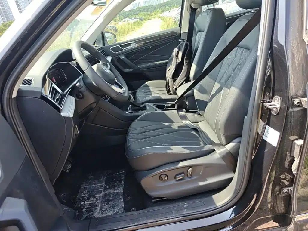 2023 Volkswagen Tiguan L Plug-in Hybrid 430PHEV Premium Edition — миниатюра 15