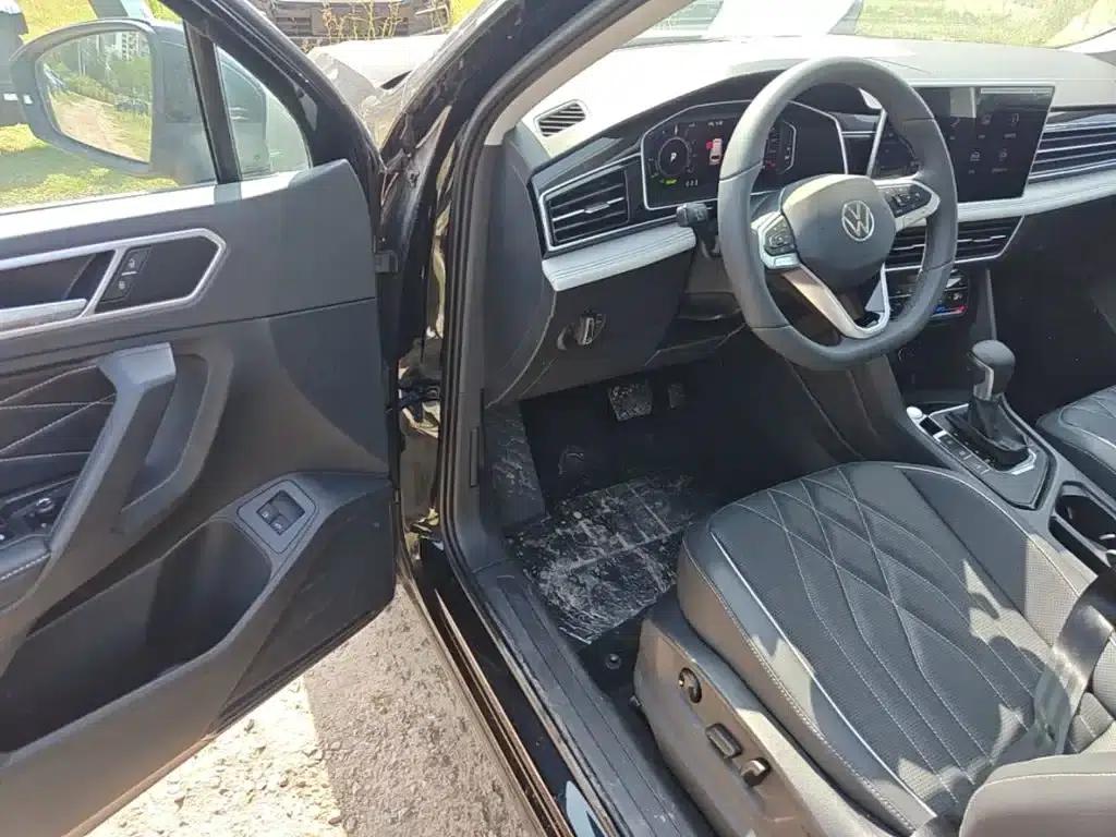 2023 Volkswagen Tiguan L Plug-in Hybrid 430PHEV Premium Edition — миниатюра 16