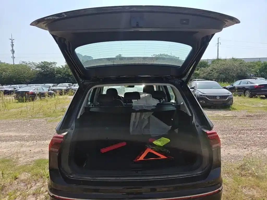 2023 Volkswagen Tiguan L Plug-in Hybrid 430PHEV Premium Edition — миниатюра 19