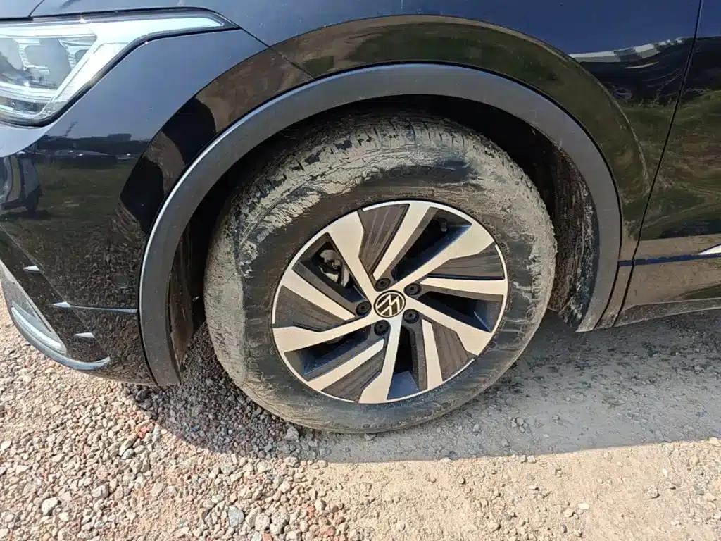 2023 Volkswagen Tiguan L Plug-in Hybrid 430PHEV Premium Edition — миниатюра 23