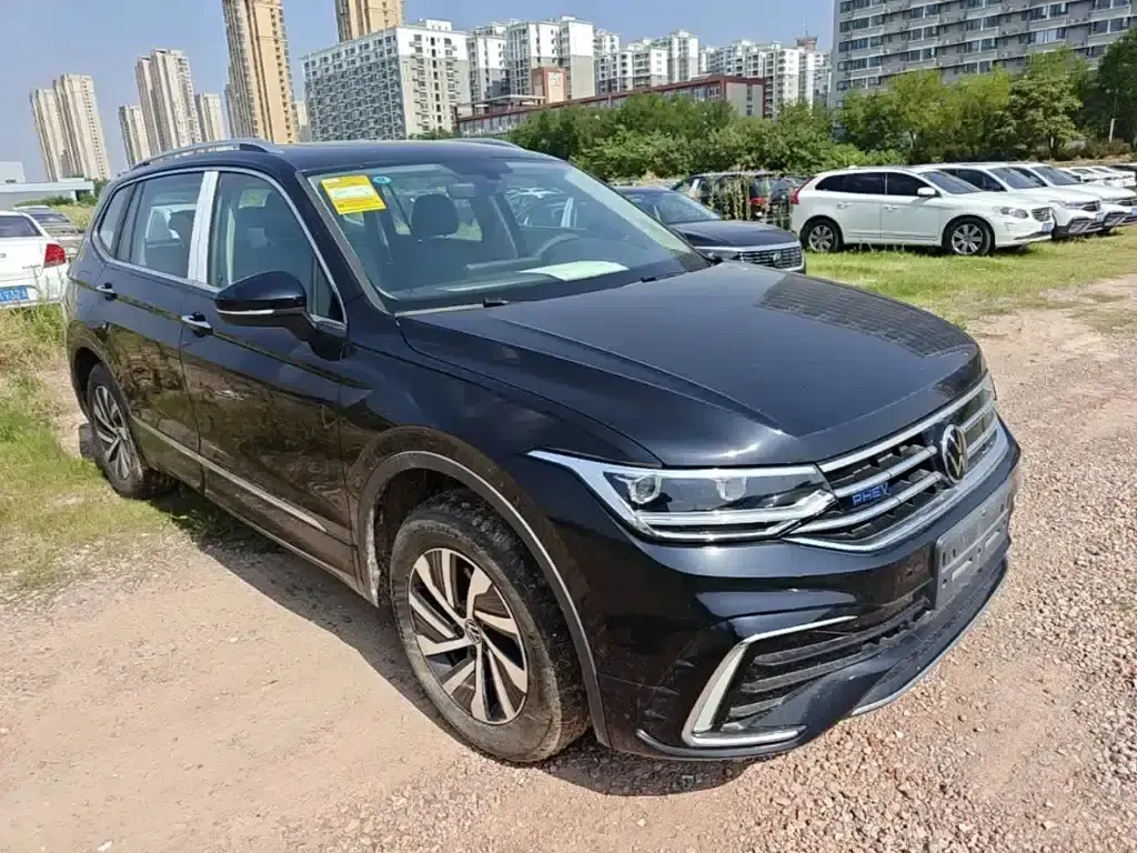 2023 Volkswagen Tiguan L Plug-in Hybrid 430PHEV Premium Edition — миниатюра 4