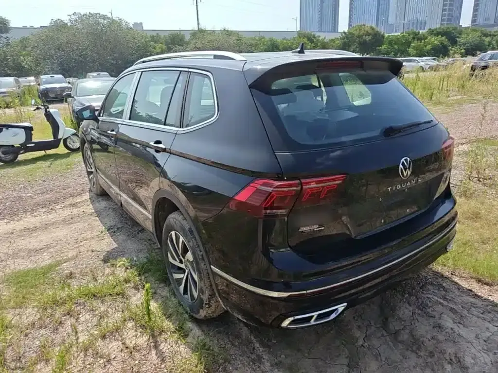 2023 Volkswagen Tiguan L Plug-in Hybrid 430PHEV Premium Edition — миниатюра 5