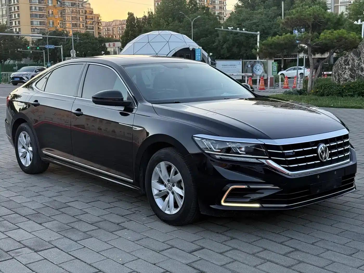 2019 Volkswagen Passat Plug-in Hybrid 430PHEV Hybrid Elite Edition — миниатюра 3