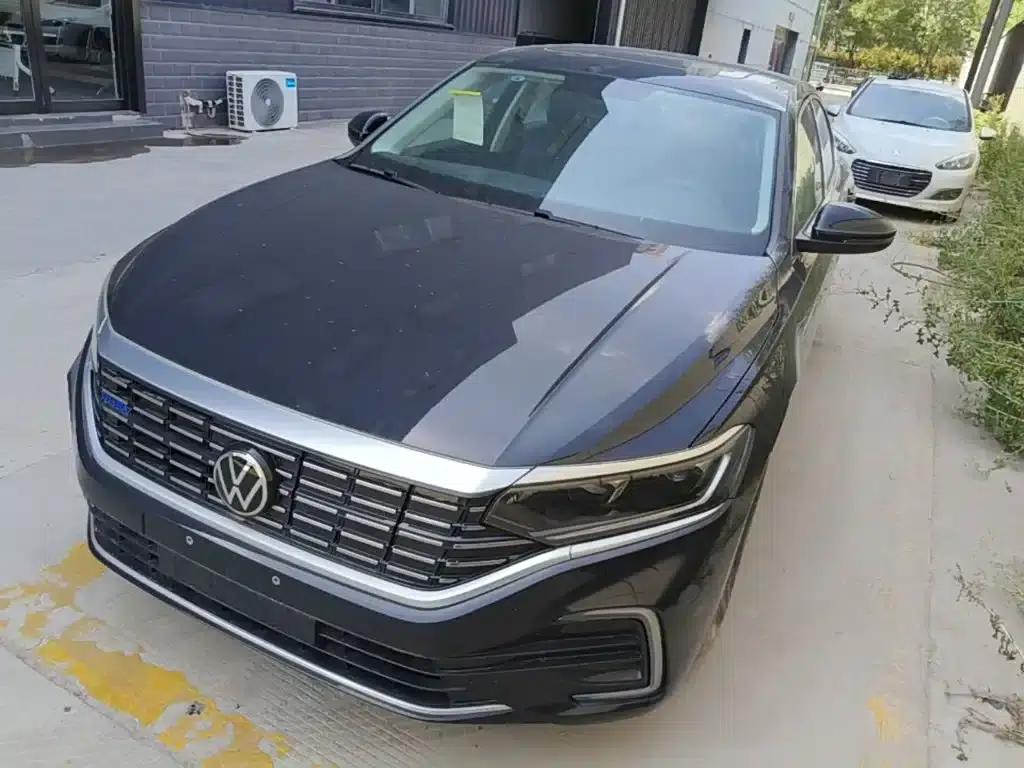 2025 Volkswagen Passat Plug-in Hybrid 430PHEV Hybrid Business Edition — миниатюра 2