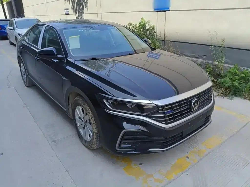 2025 Volkswagen Passat Plug-in Hybrid 430PHEV Hybrid Business Edition — миниатюра 4