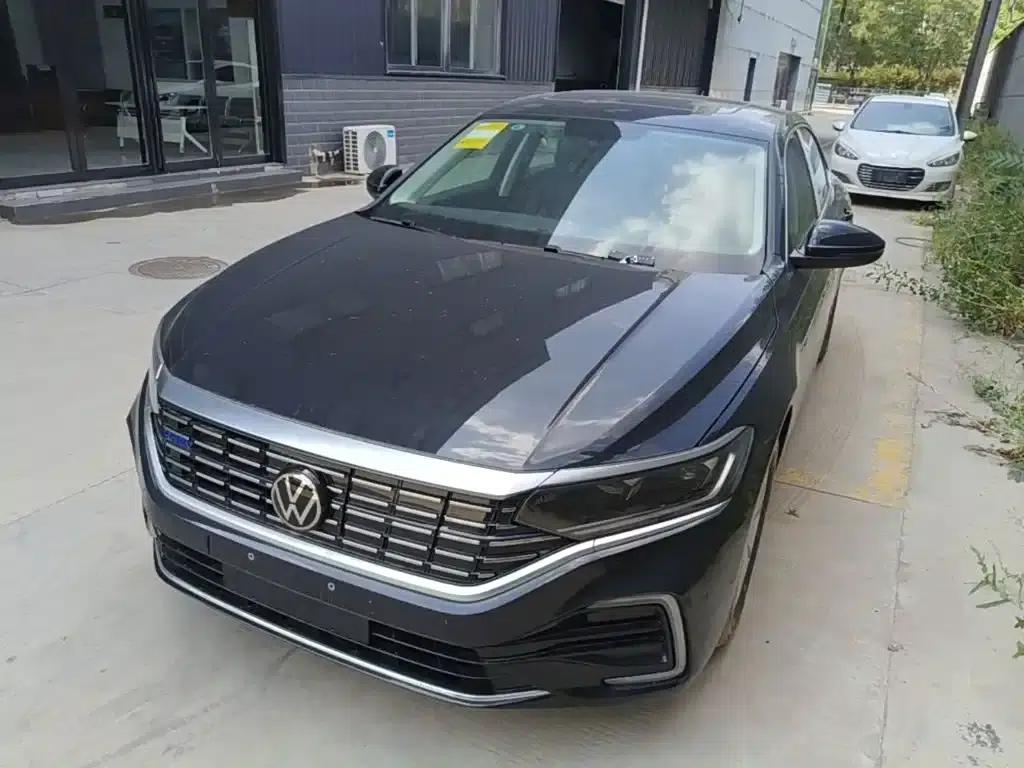 2025 Volkswagen Passat Plug-in Hybrid 430PHEV Hybrid Business Edition — миниатюра 2