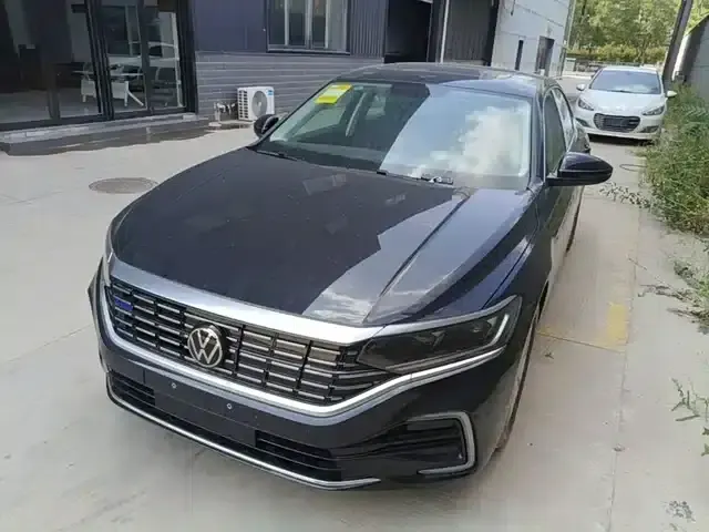 2025 Volkswagen Passat Plug-in Hybrid 430PHEV Hybrid Business Edition