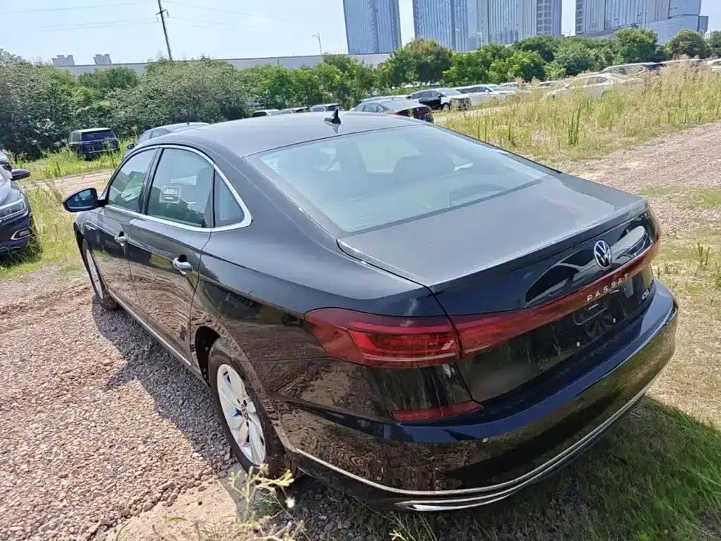 2025 Volkswagen Passat Plug-in Hybrid 430PHEV Hybrid Business Edition — миниатюра 5