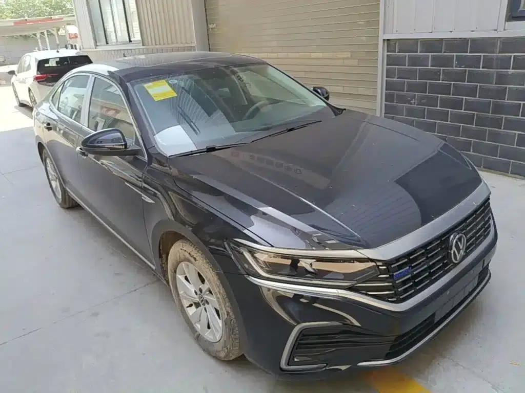 2025 Volkswagen Passat Plug-in Hybrid 430PHEV Hybrid Business Edition — миниатюра 4