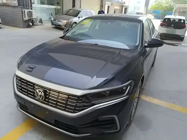 2025 Volkswagen Passat Plug-in Hybrid 430PHEV Hybrid Business Edition