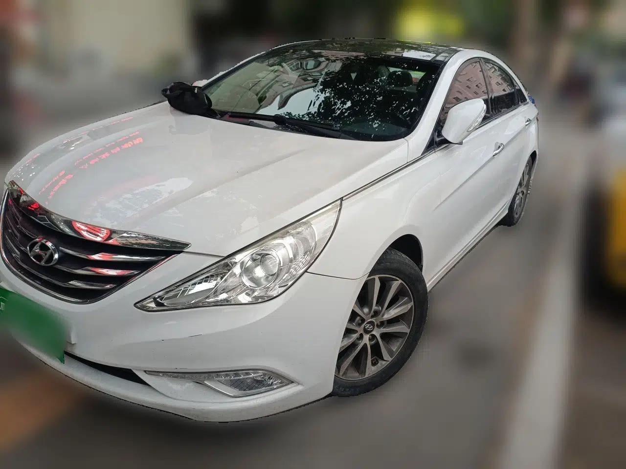Hyundai Sonata 2014 2.4L Automatic Leading Edition China IV Standard — миниатюра 1