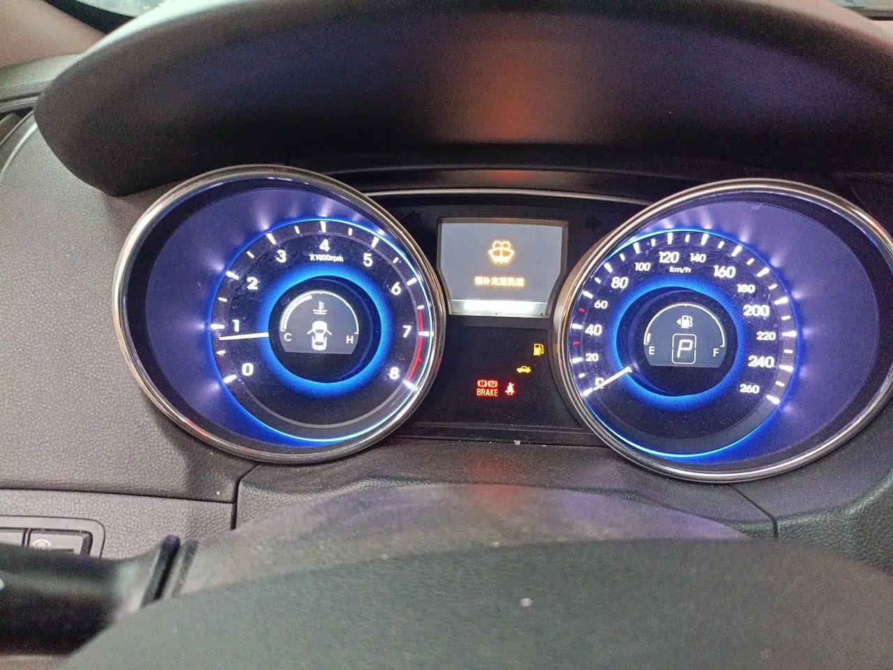Hyundai Sonata 2014 2.4L Automatic Leading Edition China IV Standard — миниатюра 11