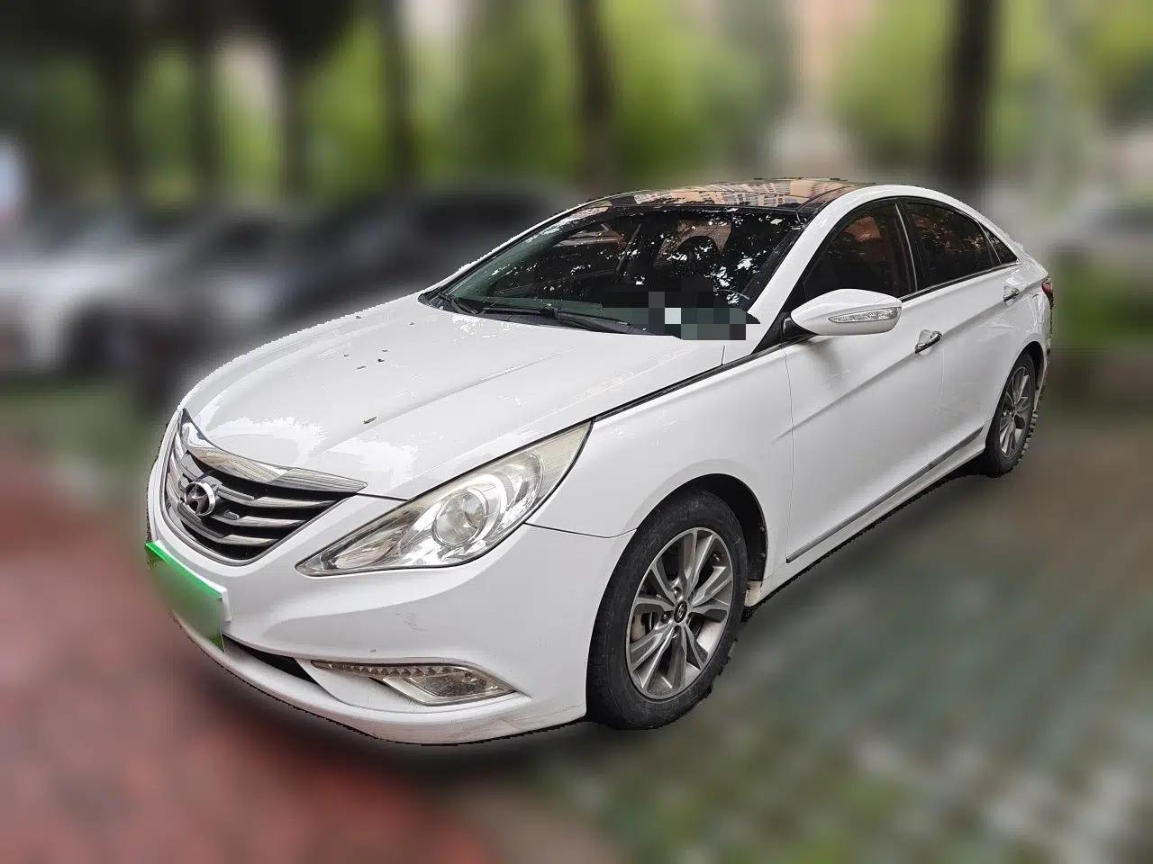 Hyundai Sonata 2014 2.4L Automatic Leading Edition China IV Standard — миниатюра 1