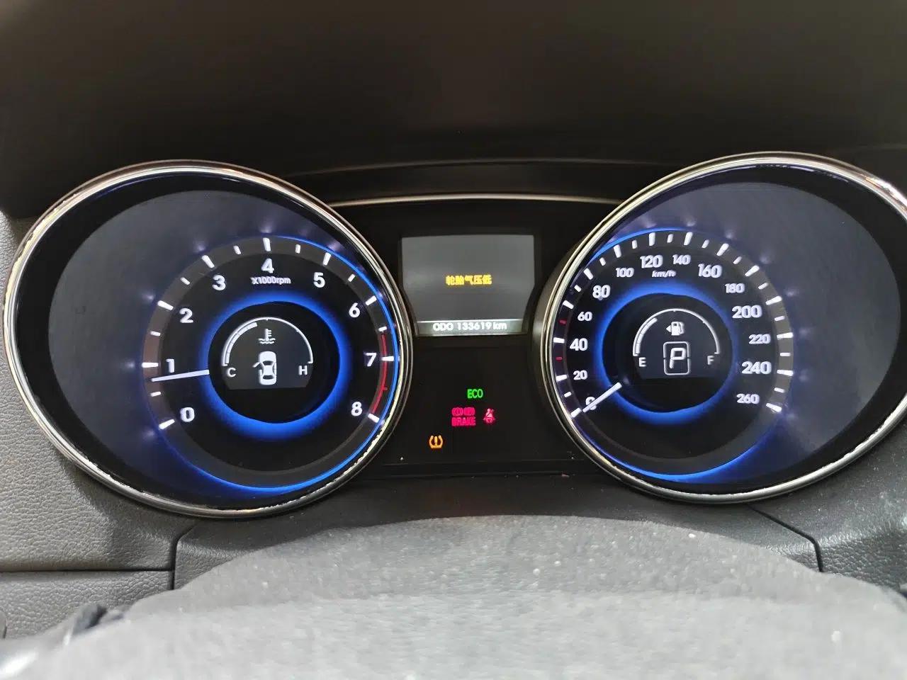 Hyundai Sonata 2014 2.4L Automatic Leading Edition China IV Standard — миниатюра 11