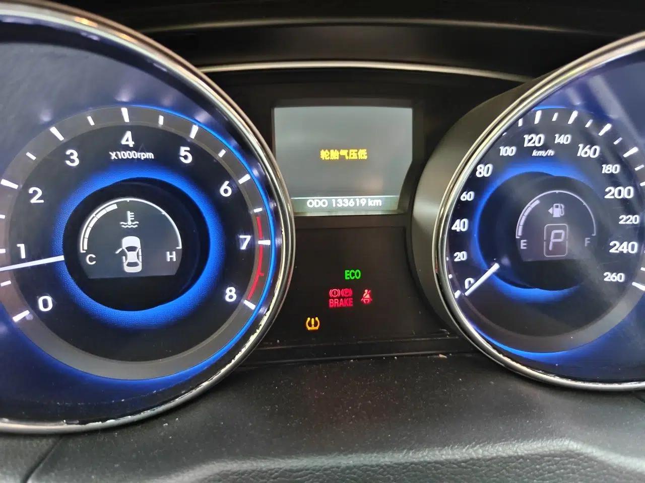 Hyundai Sonata 2014 2.4L Automatic Leading Edition China IV Standard — миниатюра 12
