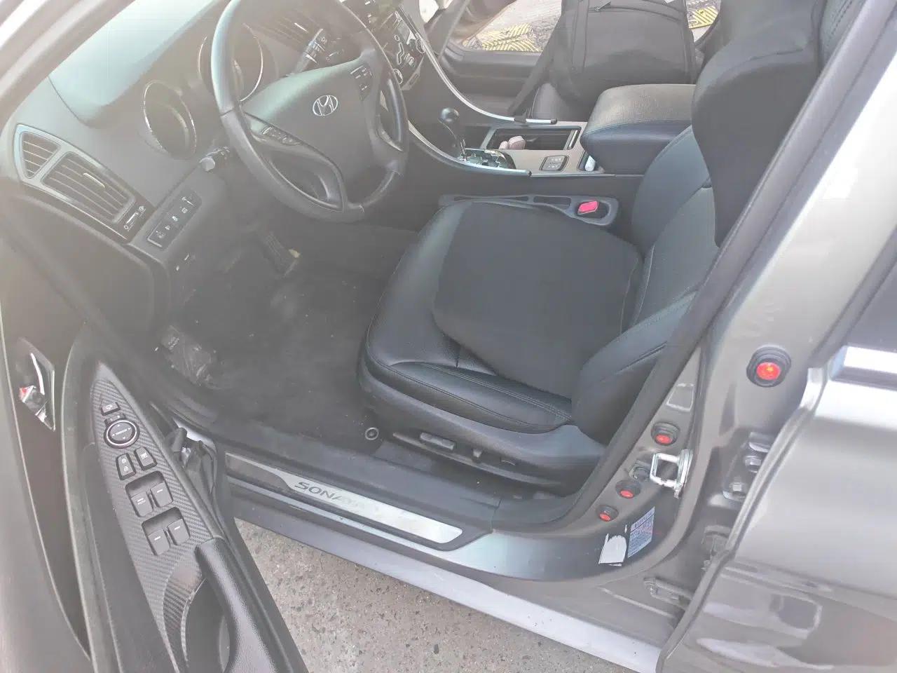 Hyundai Sonata 2011 2.0L Automatic Prestige Edition — миниатюра 16