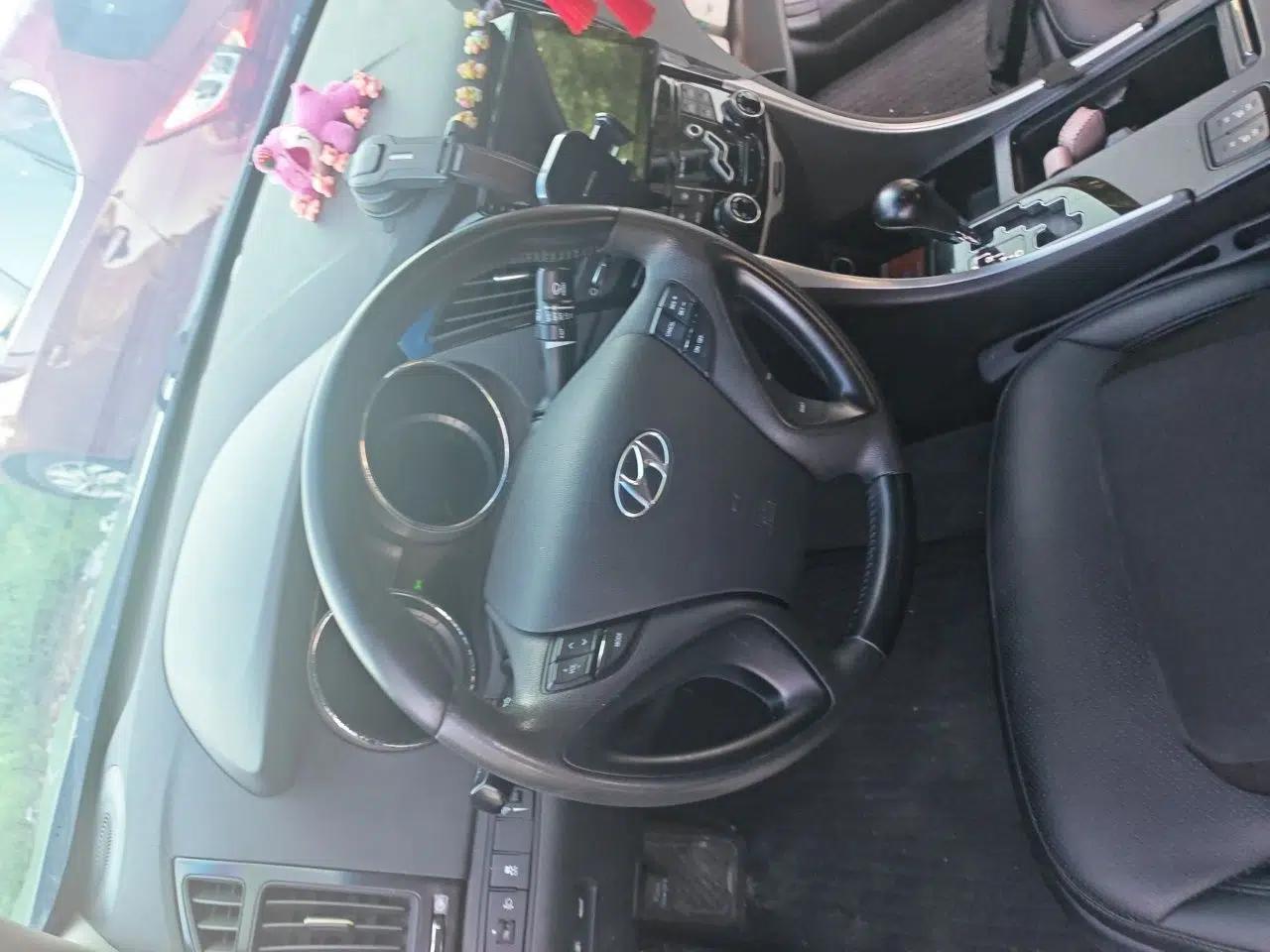 Hyundai Sonata 2011 2.0L Automatic Prestige Edition — миниатюра 10