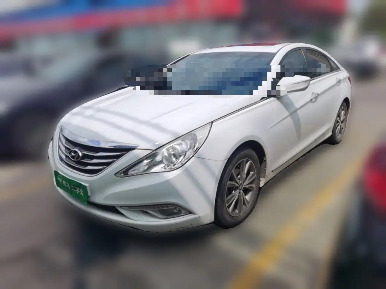 Hyundai Sonata 2014 2.4L Automatic Leading Edition China IV Standard — миниатюра 1