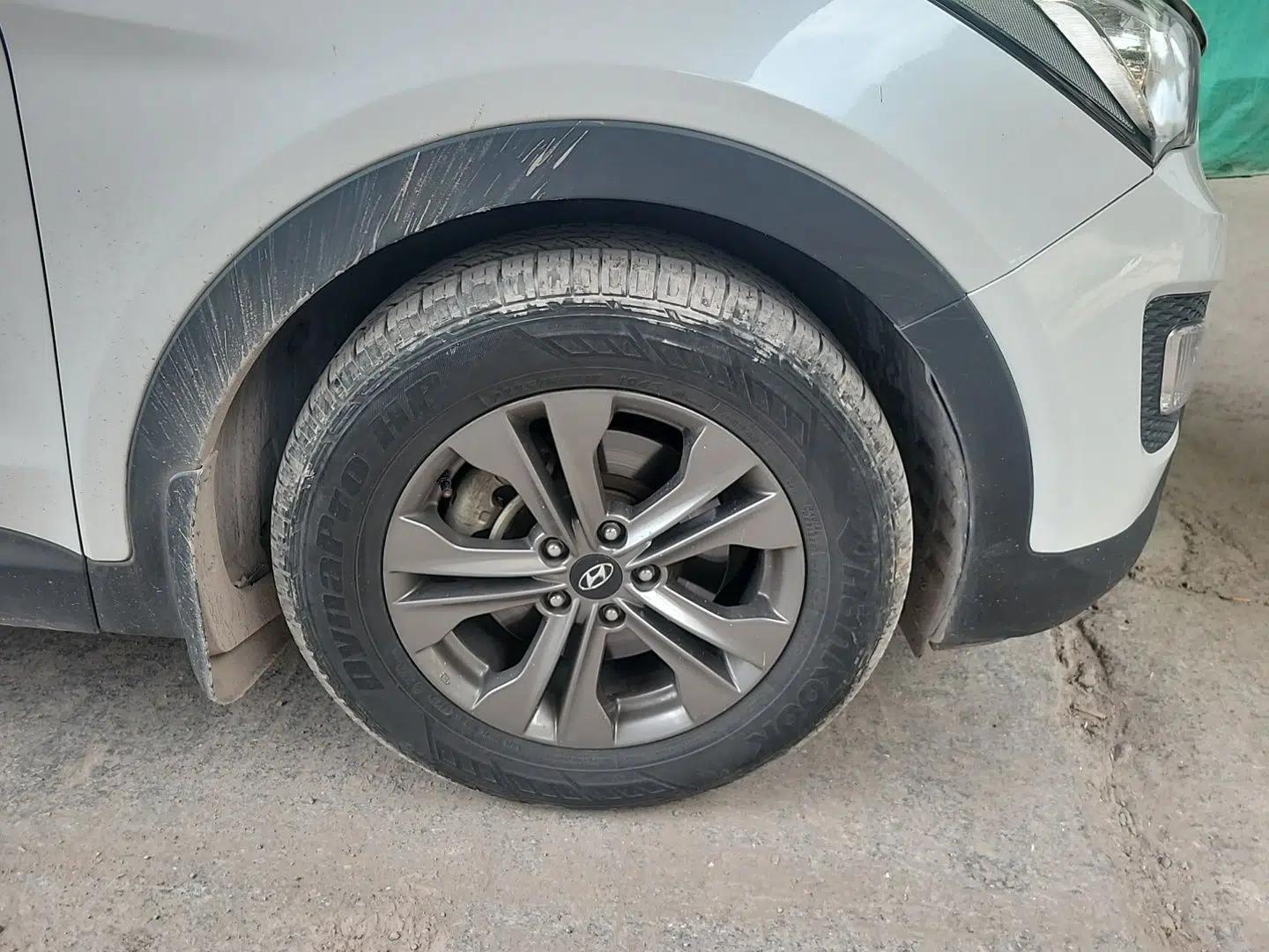 Hyundai Santa Fe 2013 2.4L Automatic Two-Wheel Drive Smart Version — миниатюра 5