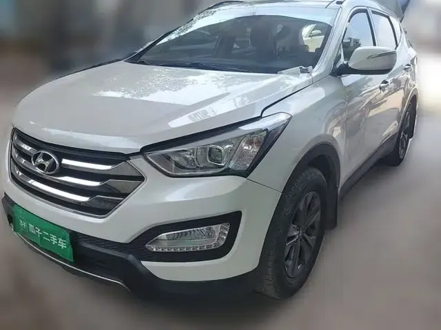 Hyundai Santa Fe 2013 2.4L Automatic Two-Wheel Drive Smart Version