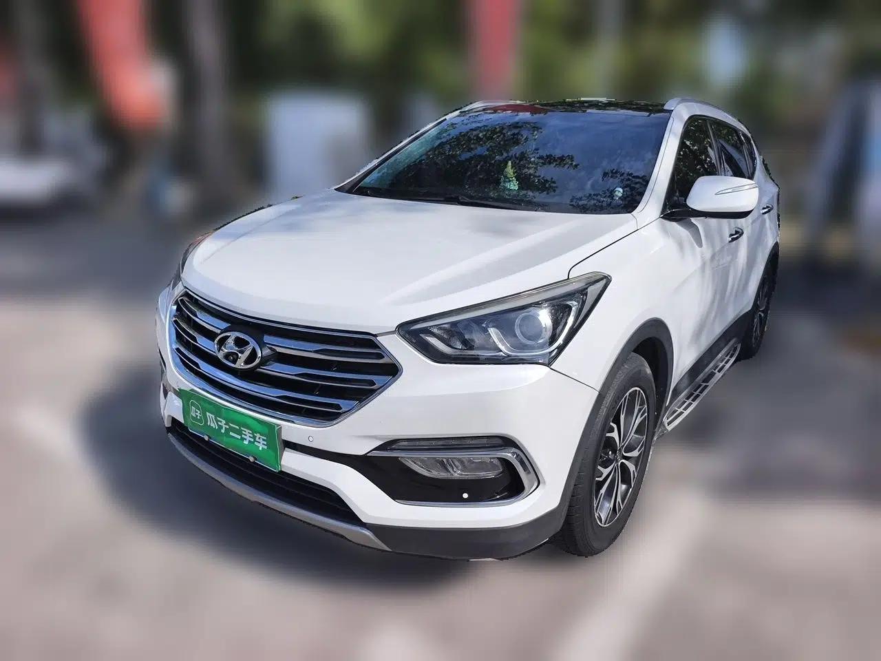Hyundai Santa Fe 2017 2.0T Automatic Two-Wheel Drive Smart Version 7 Seats — миниатюра 1