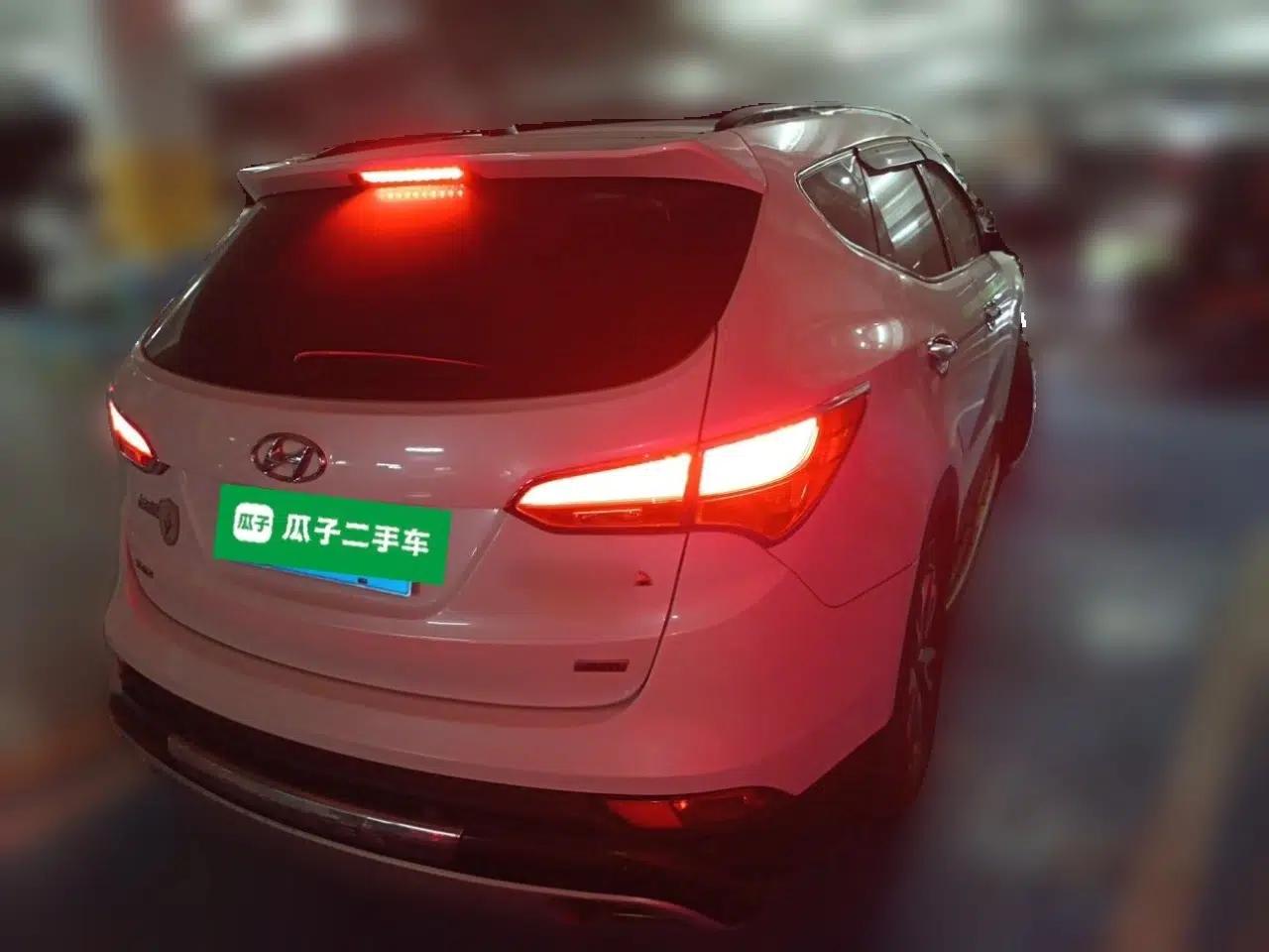 Hyundai Santa Fe 2013 2.0T Automatic All-Wheel Drive Top Trim — миниатюра 6