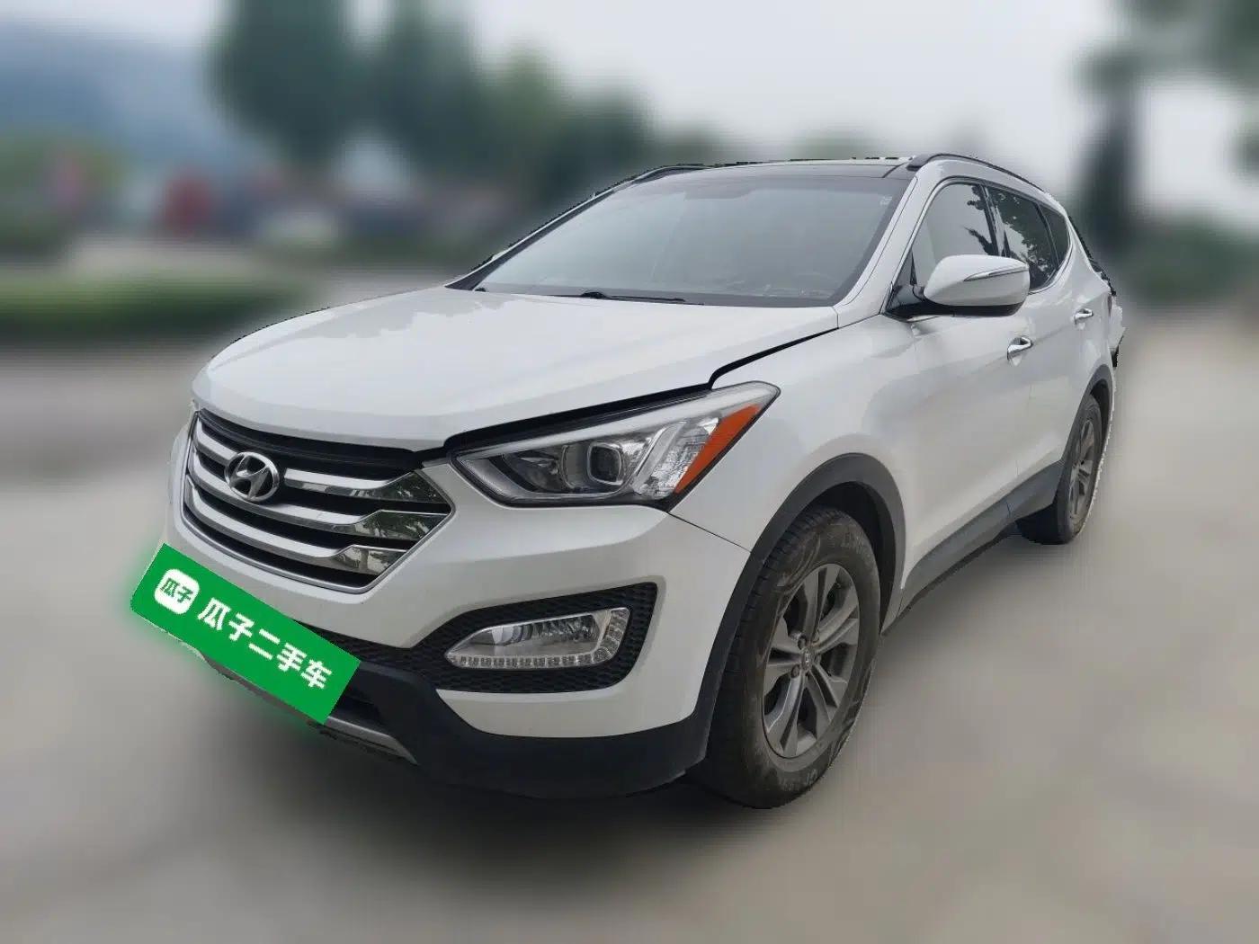Hyundai Santa Fe 2015 2.4L Automatic All-Wheel Drive Smart Version 5 Seats — миниатюра 1