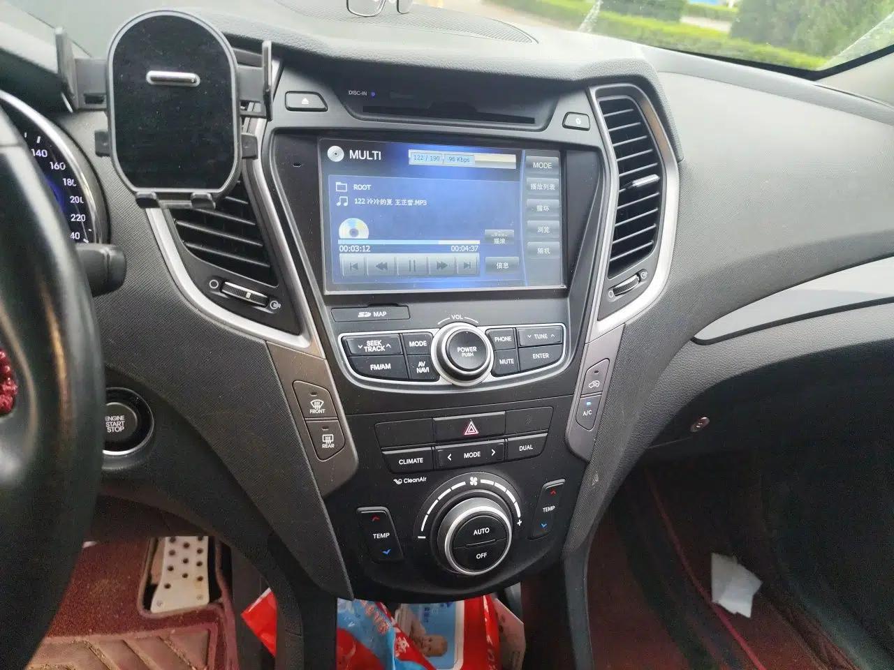 Hyundai Santa Fe 2015 2.4L Automatic All-Wheel Drive Smart Version 5 Seats — миниатюра 13