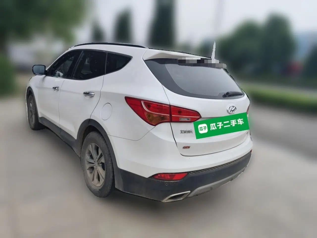 Hyundai Santa Fe 2015 2.4L Automatic All-Wheel Drive Smart Version 5 Seats — миниатюра 4