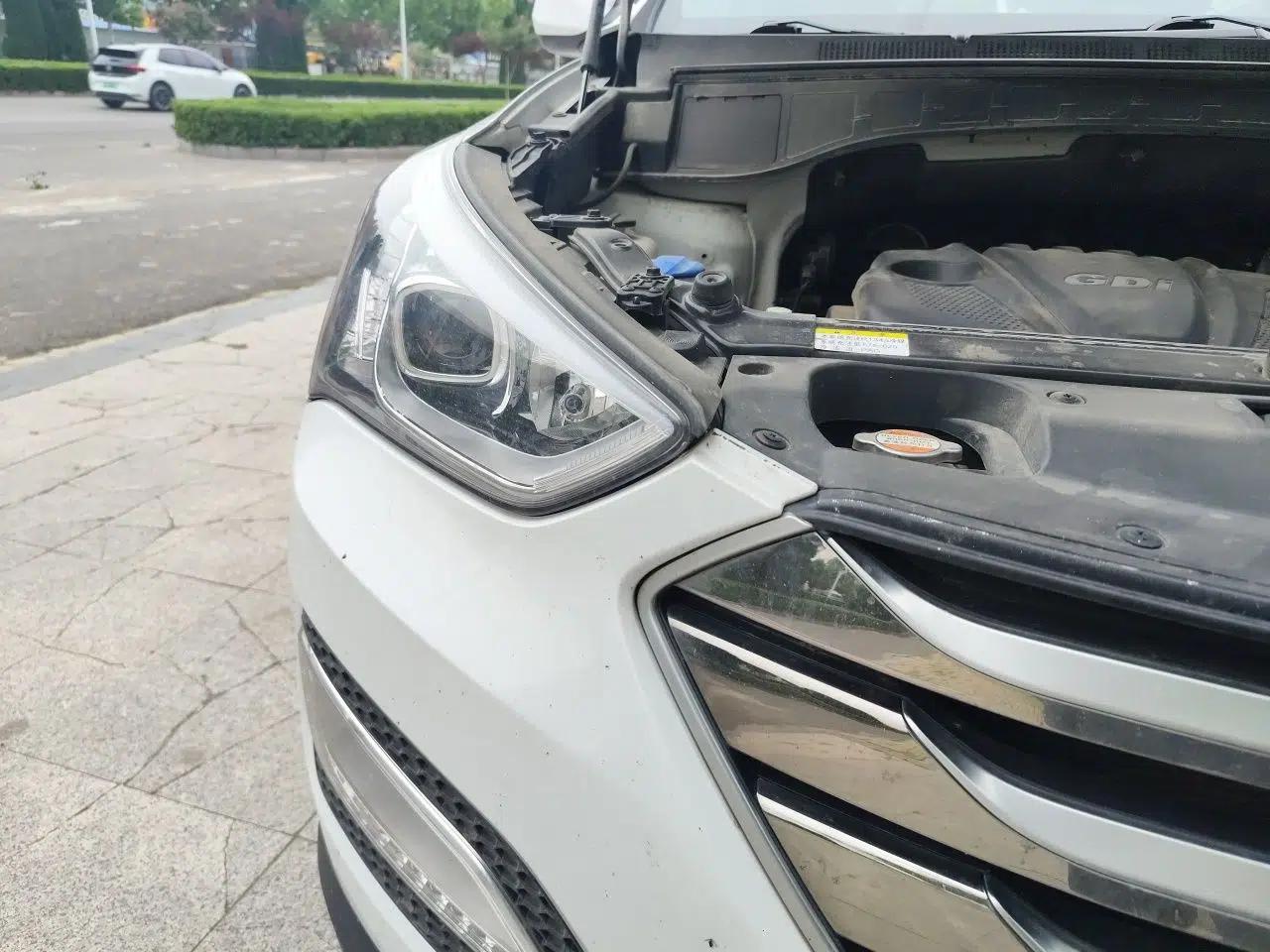 Hyundai Santa Fe 2015 2.4L Automatic All-Wheel Drive Smart Version 5 Seats — миниатюра 7