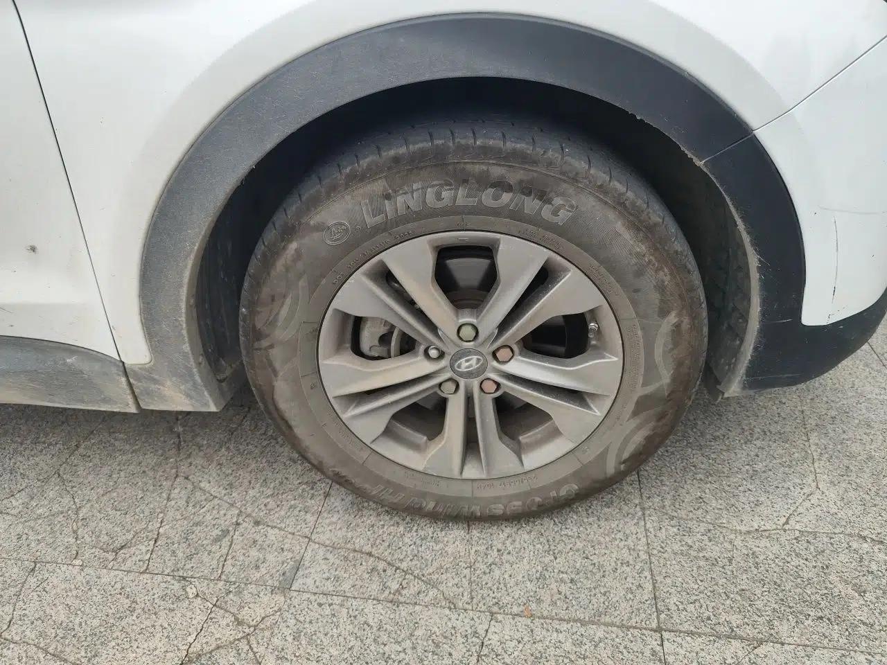Hyundai Santa Fe 2015 2.4L Automatic All-Wheel Drive Smart Version 5 Seats — миниатюра 8