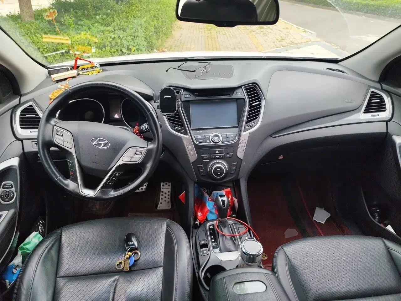 Hyundai Santa Fe 2015 2.4L Automatic All-Wheel Drive Smart Version 5 Seats — миниатюра 9