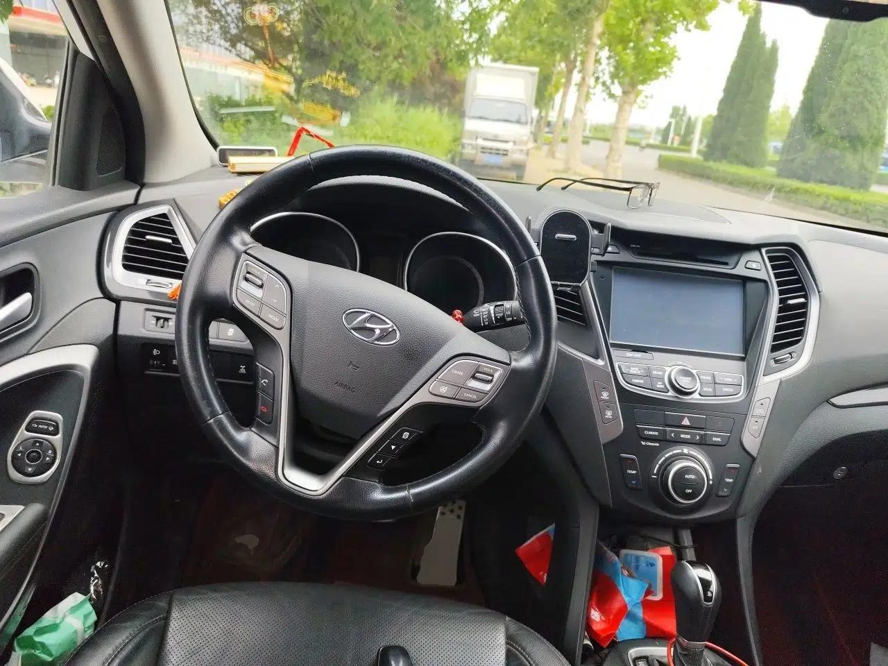 Hyundai Santa Fe 2015 2.4L Automatic All-Wheel Drive Smart Version 5 Seats — миниатюра 10