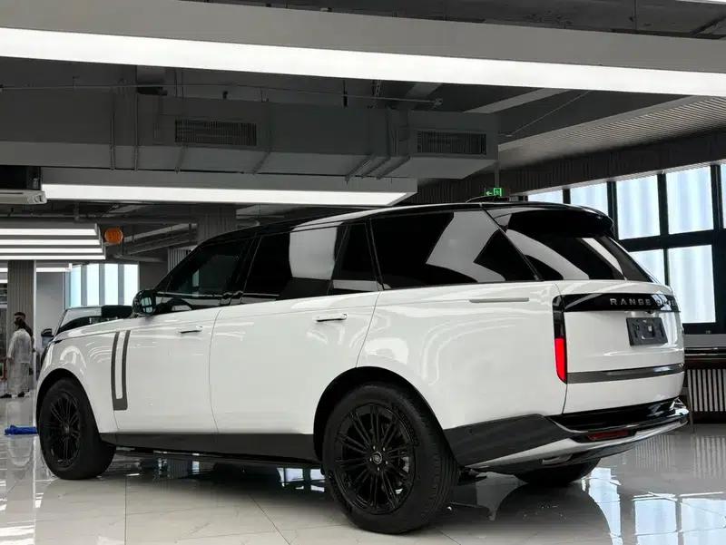Range Rover 2023 3.0 L6 400PS Grand 7-Seat Extended Edition — миниатюра 3