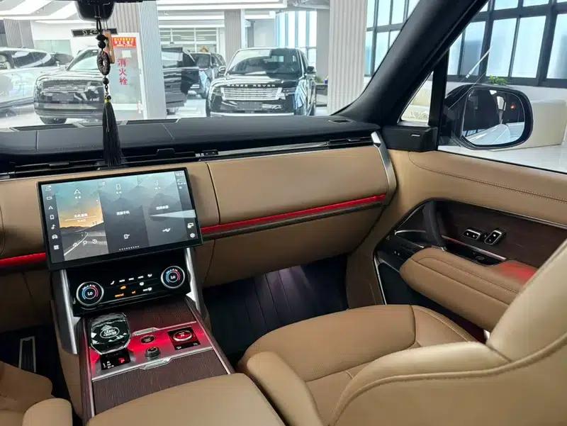 Range Rover 2023 3.0 L6 400PS Grand 7-Seat Extended Edition — миниатюра 4
