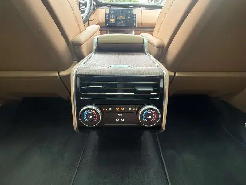Range Rover 2024 3.0 L6 400PS Grand Long Wheelbase — миниатюра 22