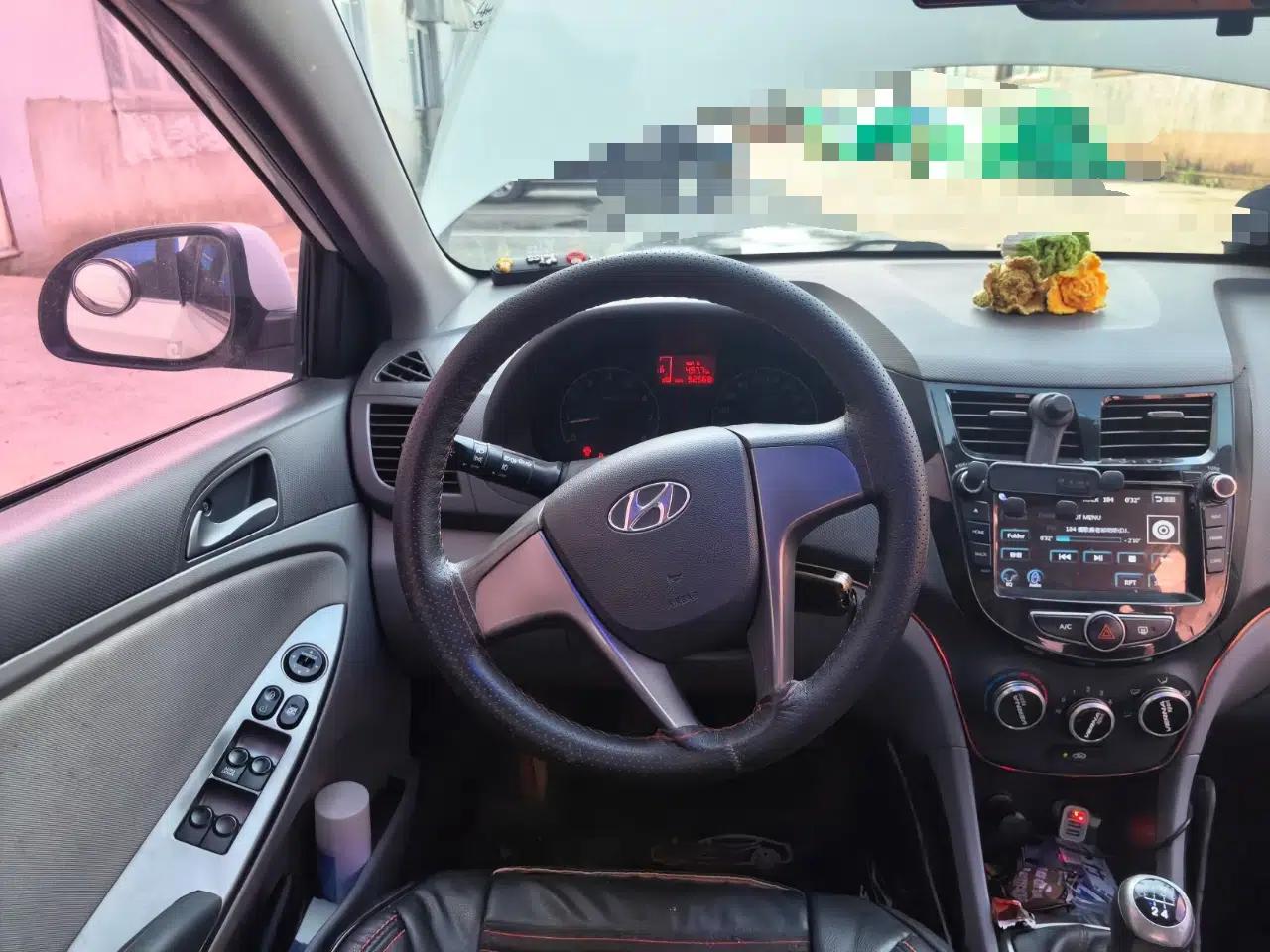 Hyundai Verna (older generation) 2014 1.4L Manual Smart GLS Trim — миниатюра 10