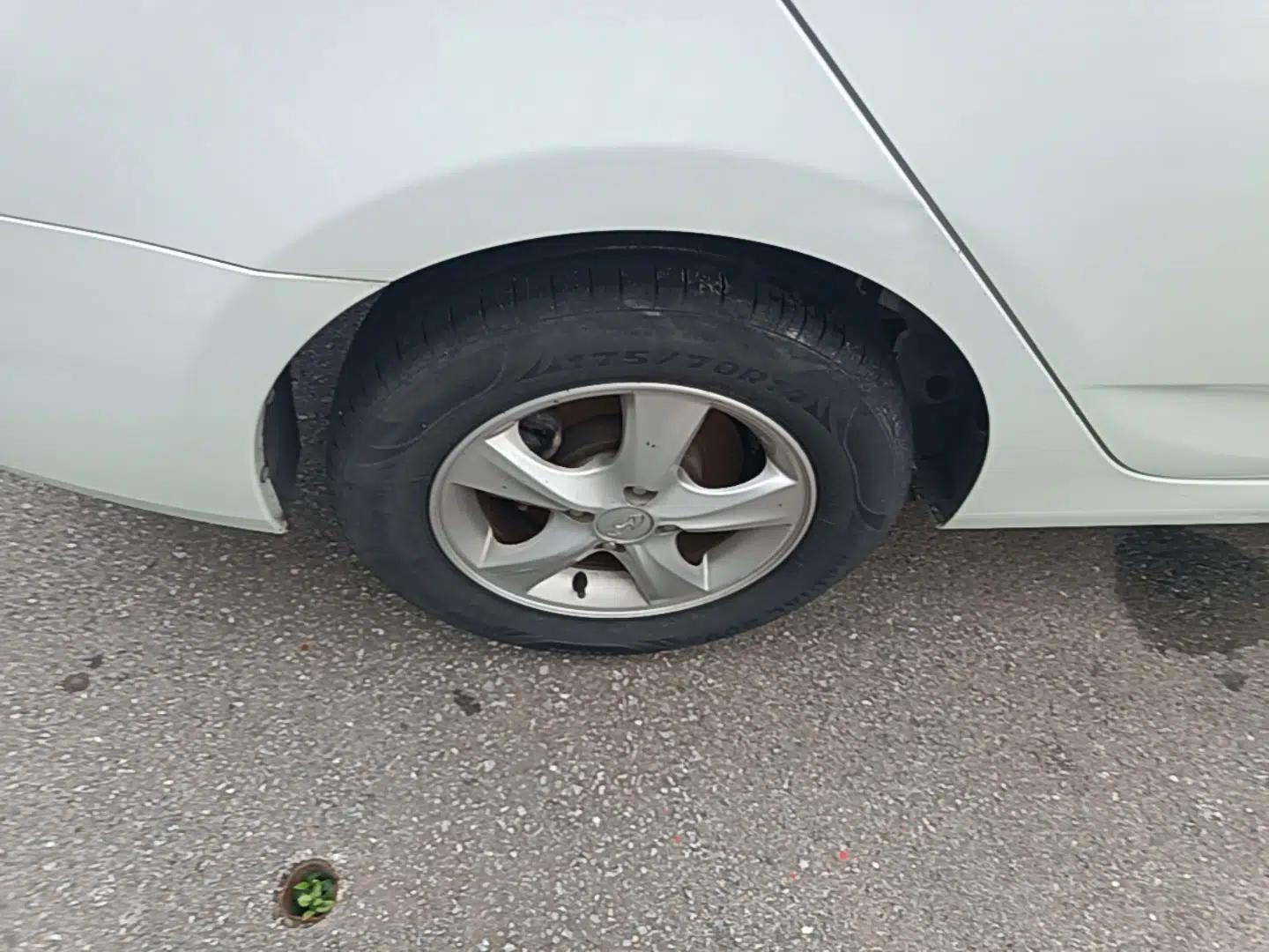Hyundai Verna (older generation) 2014 1.4L Automatic Smart GLS — миниатюра 11