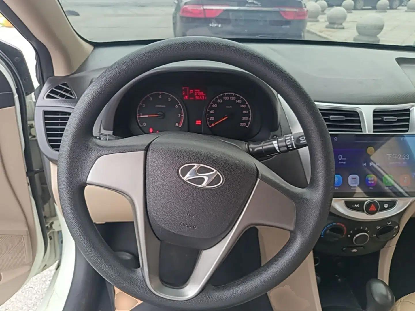 Hyundai Verna (older generation) 2014 1.4L Automatic Smart GLS — миниатюра 13