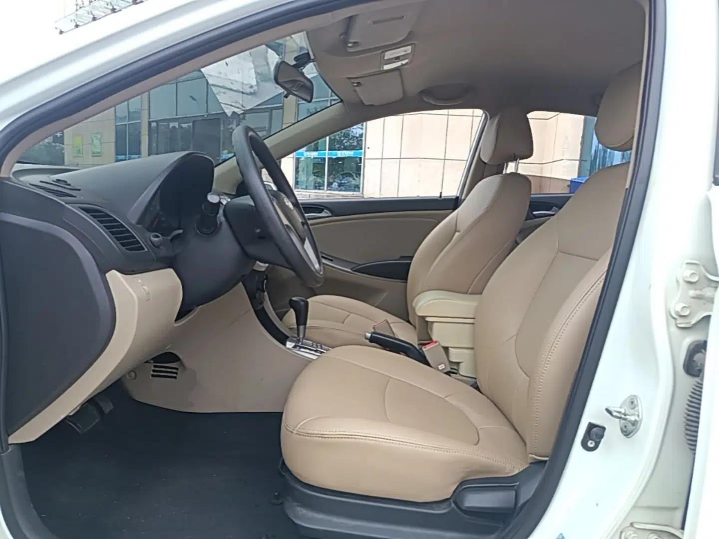 Hyundai Verna (older generation) 2014 1.4L Automatic Smart GLS — миниатюра 17