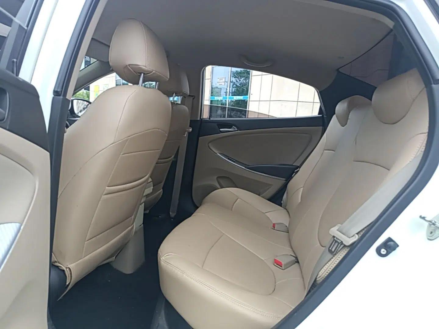 Hyundai Verna (older generation) 2014 1.4L Automatic Smart GLS — миниатюра 20