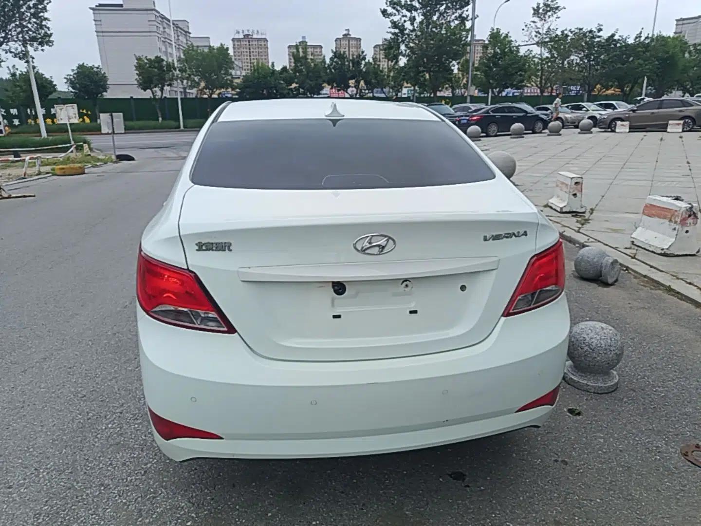 Hyundai Verna (older generation) 2014 1.4L Automatic Smart GLS — миниатюра 5