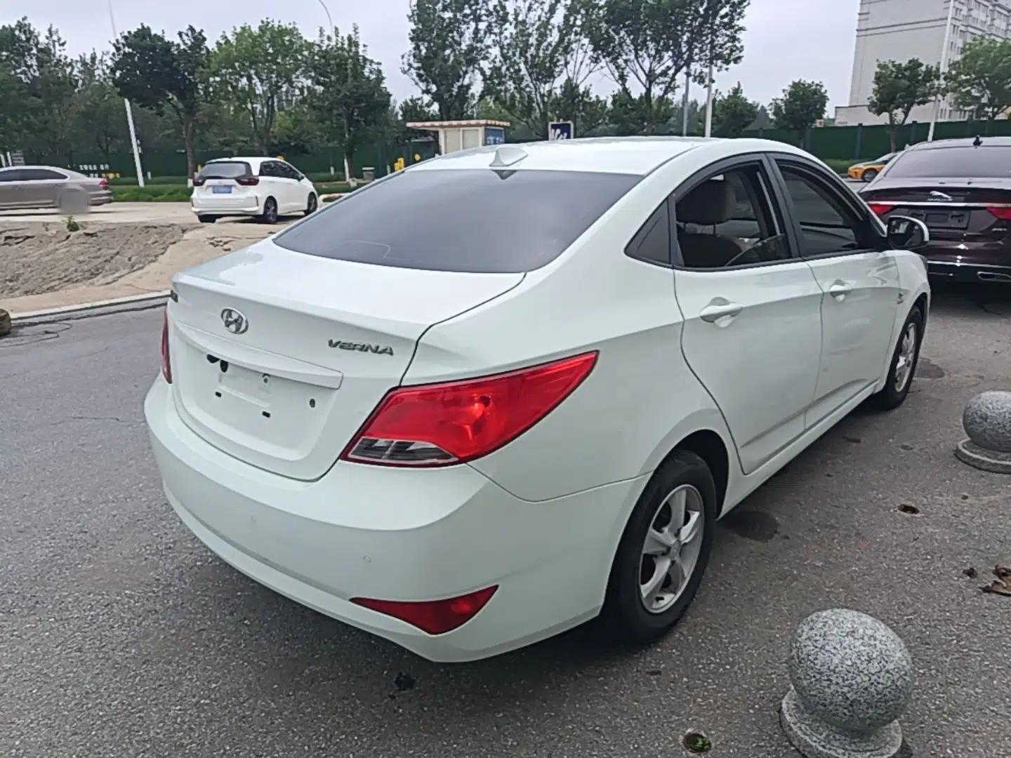 Hyundai Verna (older generation) 2014 1.4L Automatic Smart GLS — миниатюра 6