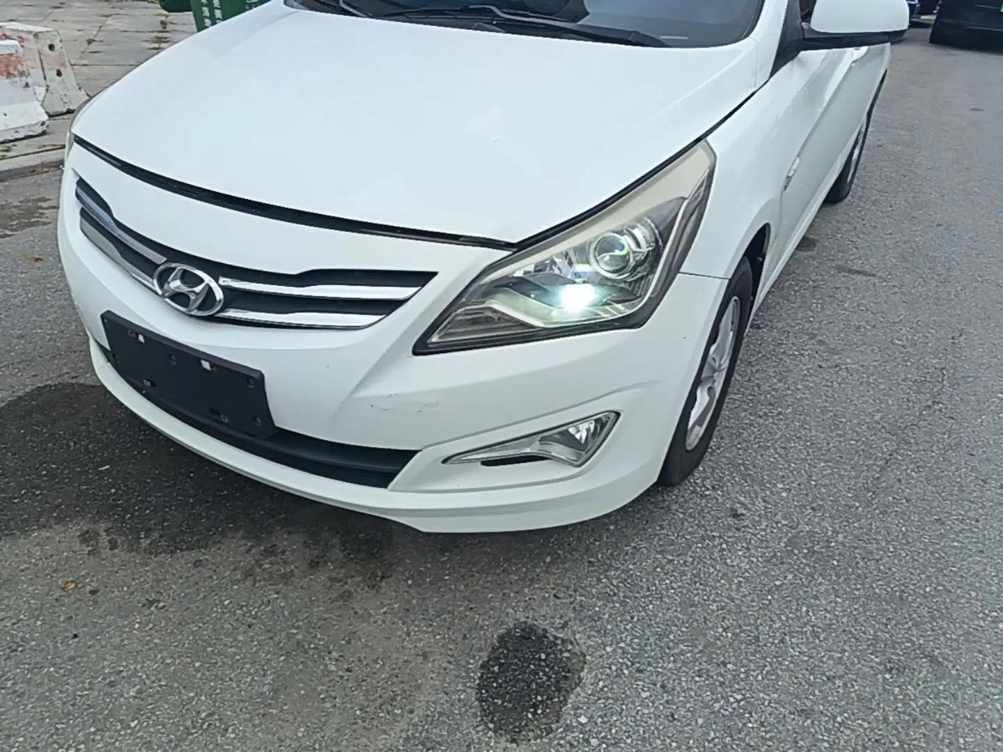Hyundai Verna (older generation) 2014 1.4L Automatic Smart GLS — миниатюра 8