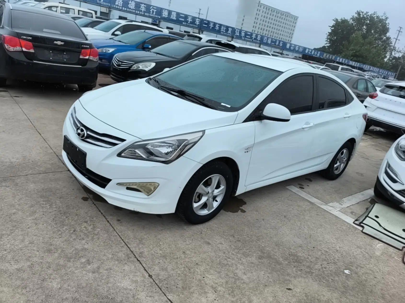 Hyundai Verna (older generation) 2014 1.4L Automatic Smart GLS — миниатюра 1